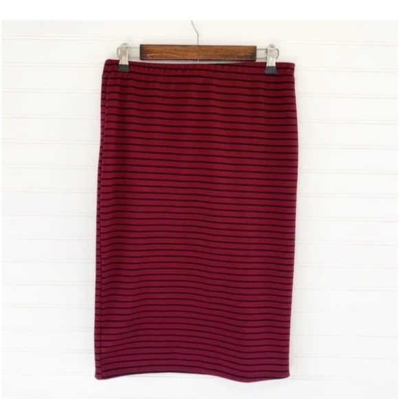 Red Ribbed Knee-Length Pencil Skirt - Picture 1 of 8